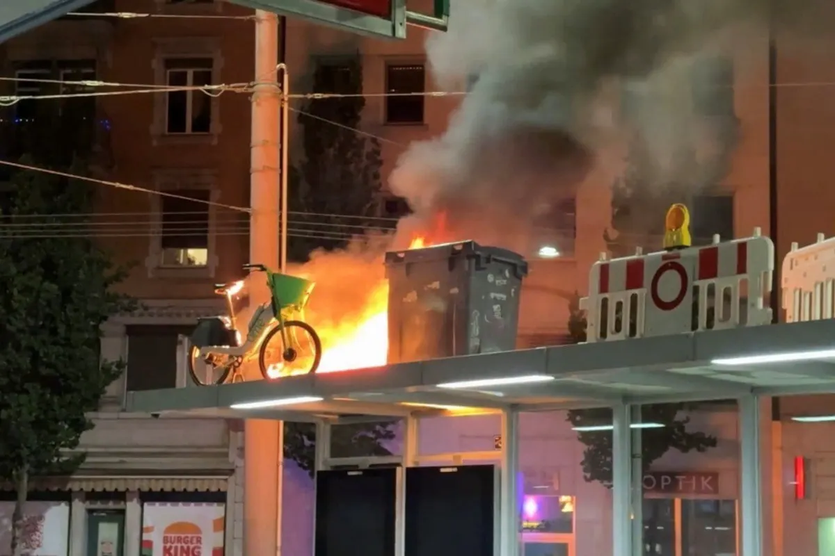 Zürich – Ausschreitungen und Brand nach Fussballspiel am Albisriederplatz 