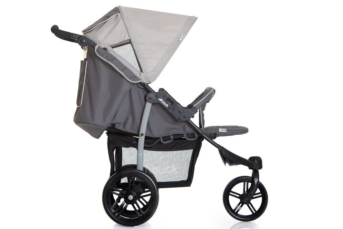 Eltern lassen Kinderwagen samt Kleinkind ungeschützt an der Sonne stehen - und gehen baden