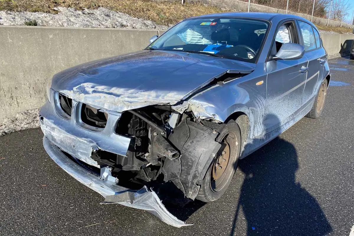 Risch Rotkreuz ZG - Auto ausgebremst und Unfall verursacht!