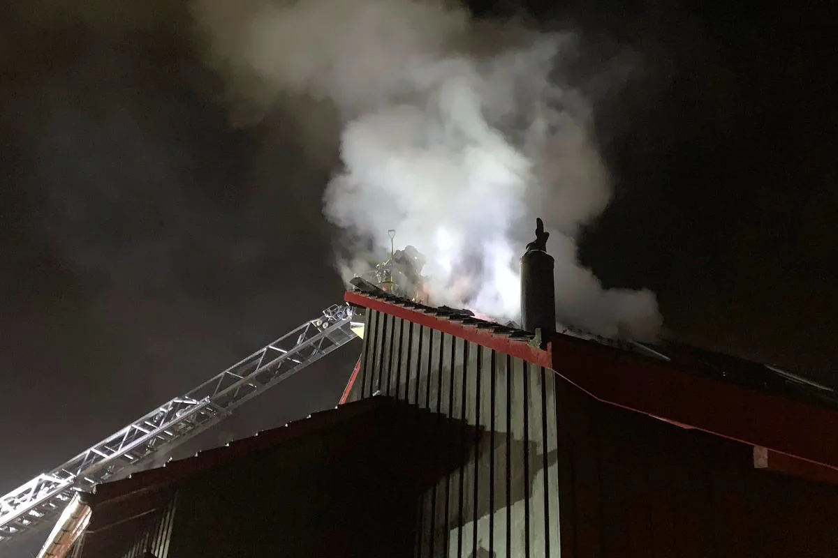 Oberglatt ZH – Dachbrand verursacht Schaden