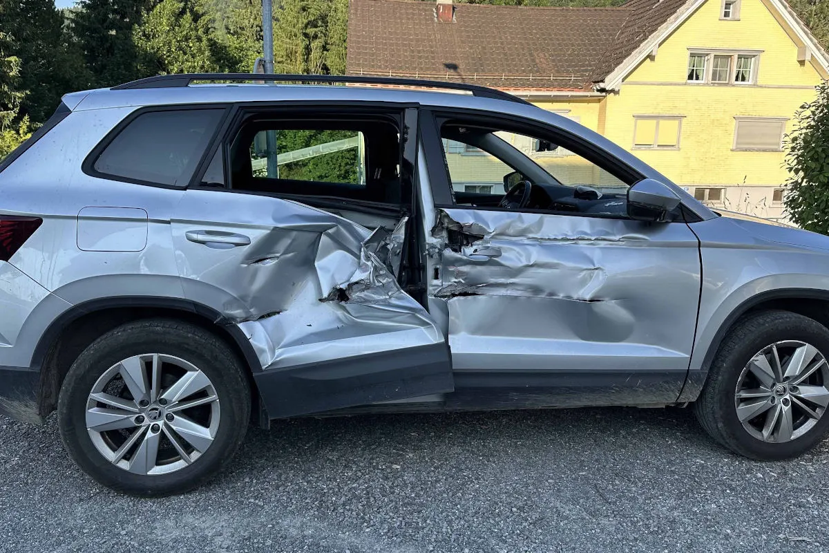 Urnäsch AR – Zwei Personen nach Unfall mit Traktor in Spital gebracht