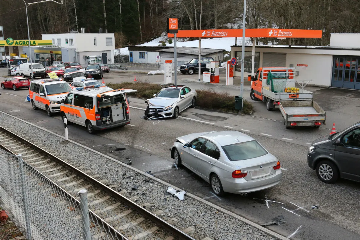 St.Gallen SG - Zwei Verletzte bei Frontalkollision 