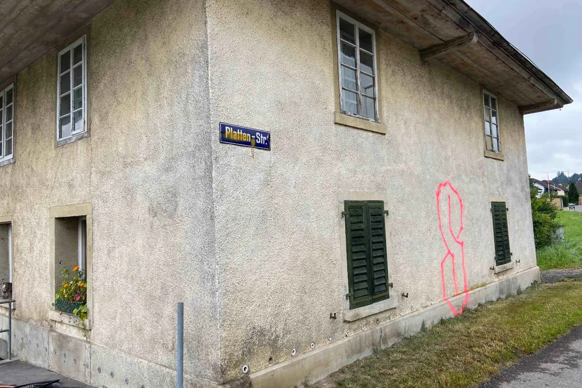 Sprayereien in Menziken AG – Diverse Sachbeschädigungen