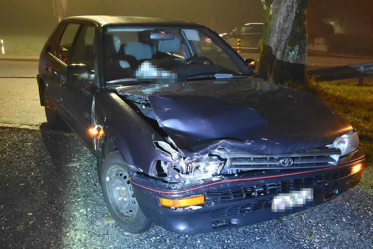 Heftige Kollision in Lömmenschwil SG - Wendemanöver endet mit einem Unfall - Lenker war alkoholisiert!