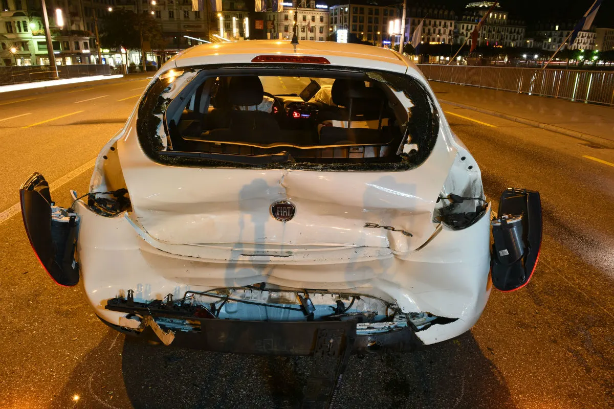 Luzern LU - Vier Personen bei Auffahrkollision verletzt