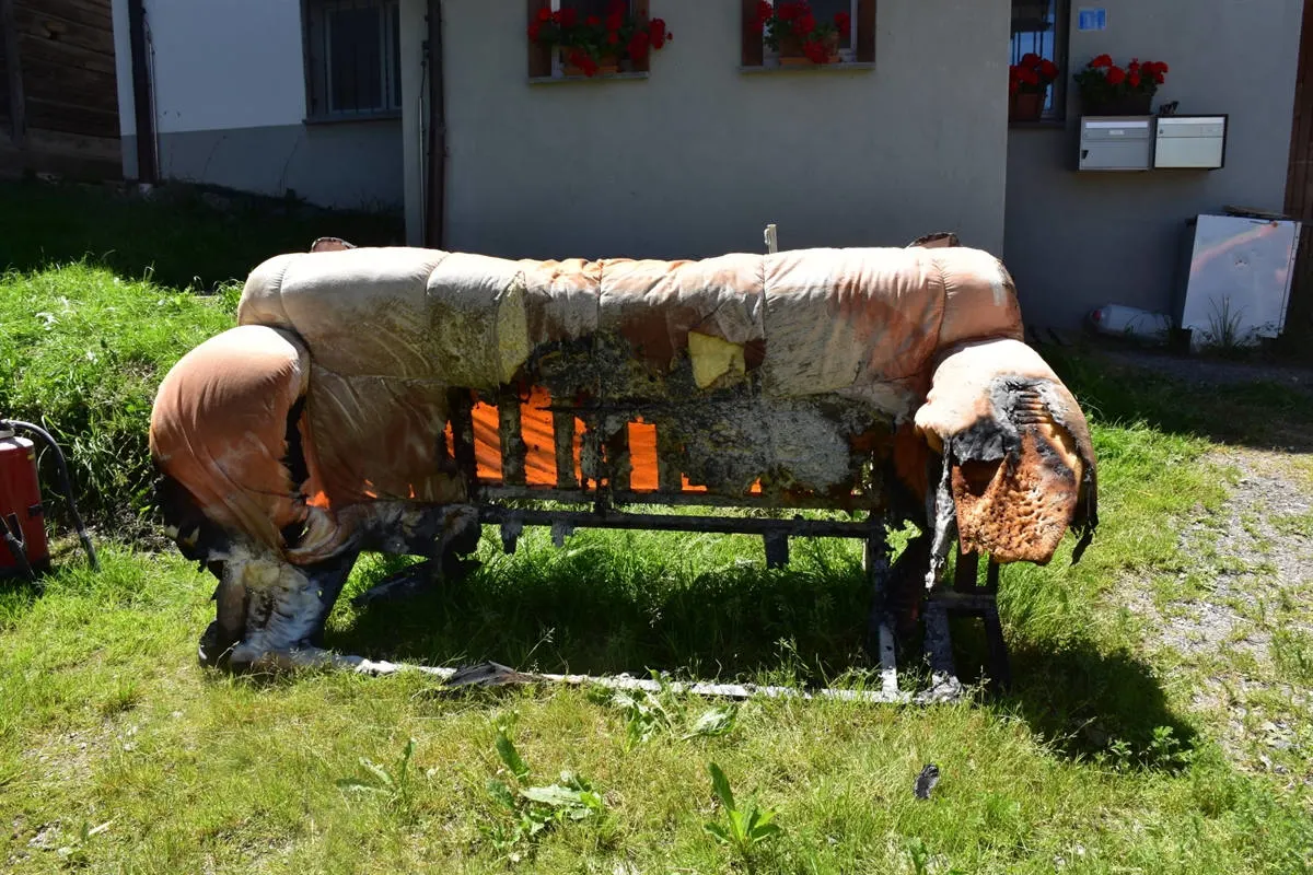 Obersaxen GR – Brand in einem Mehrfamilienhaus