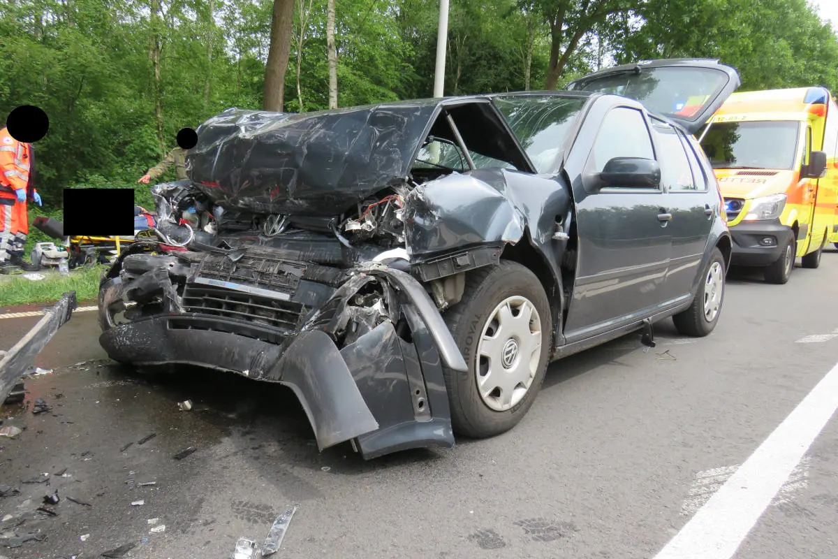 B401 Oldenburg – Vollsperrung nach schwerem Unfall – Acht Verletzte, drei beteiligte Fahrzeuge