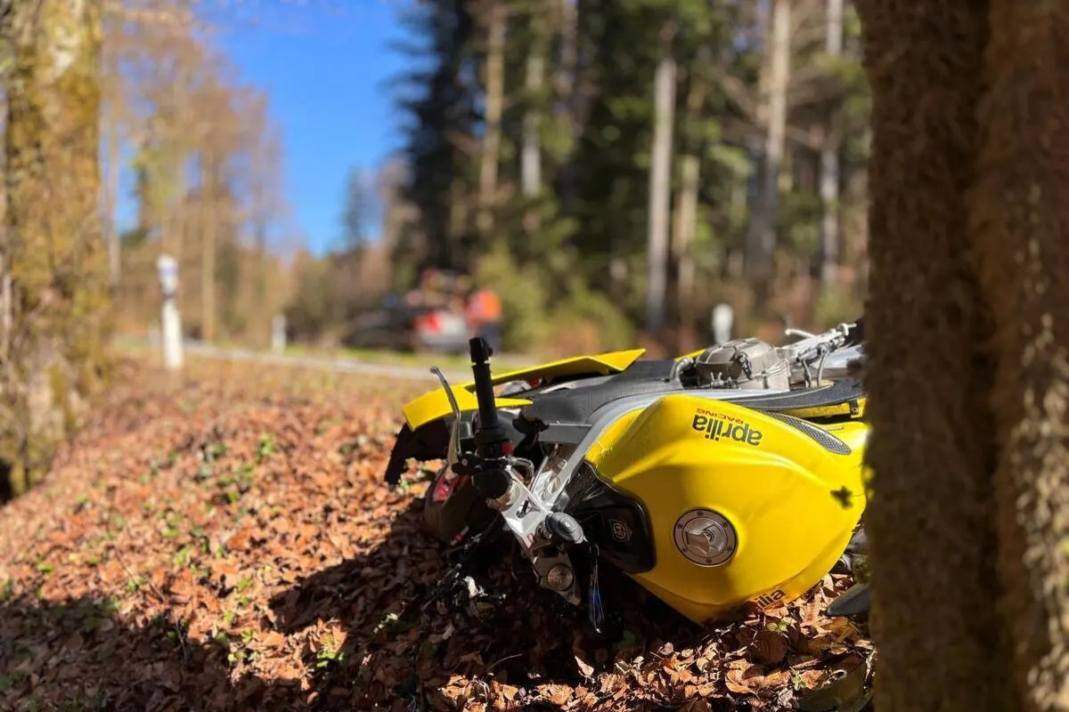 Wermatswil ZH – Motorradfahrer bei Unfall schwer verletzt