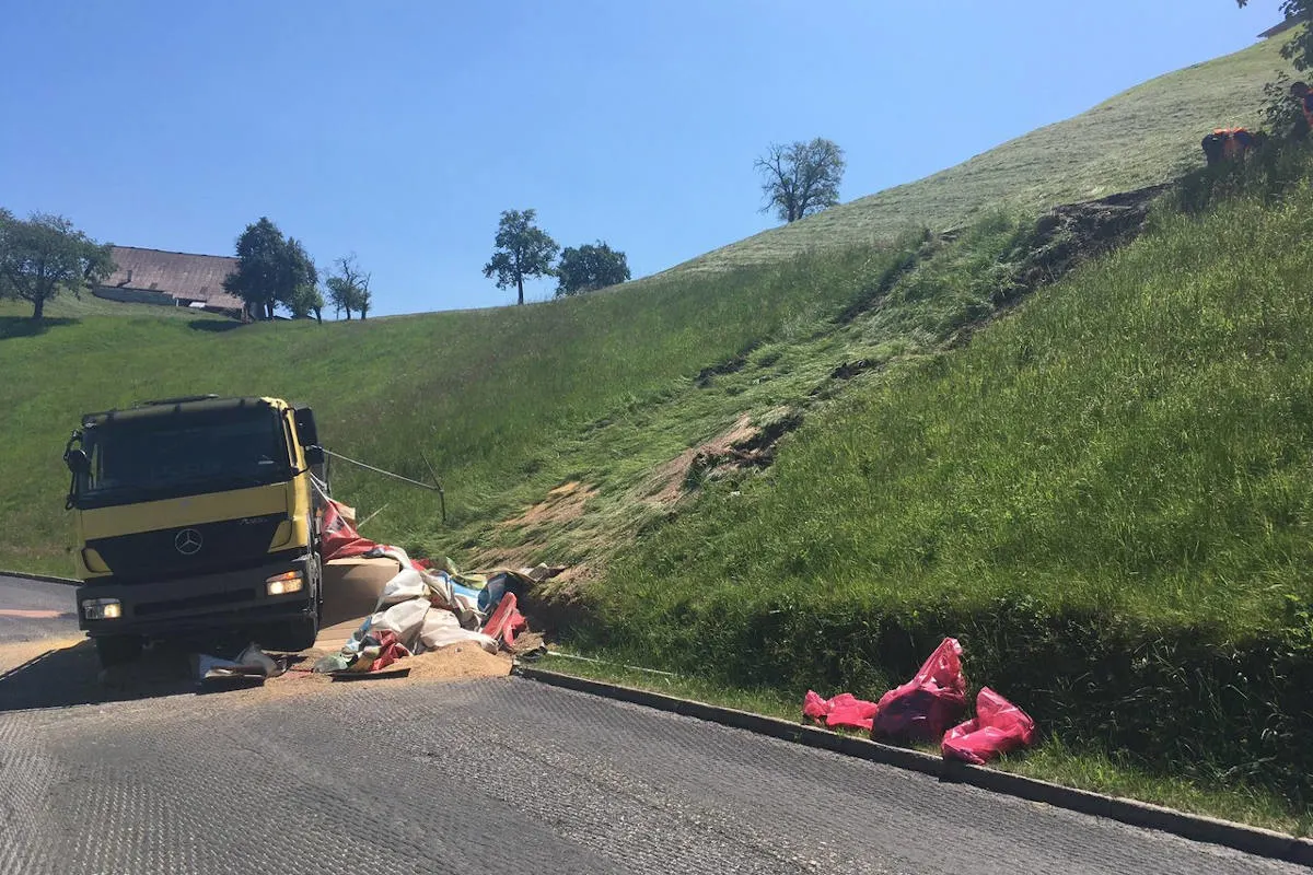 Menzingen ZG – Rettungshelikoptereinsatz nach Selbstunfall