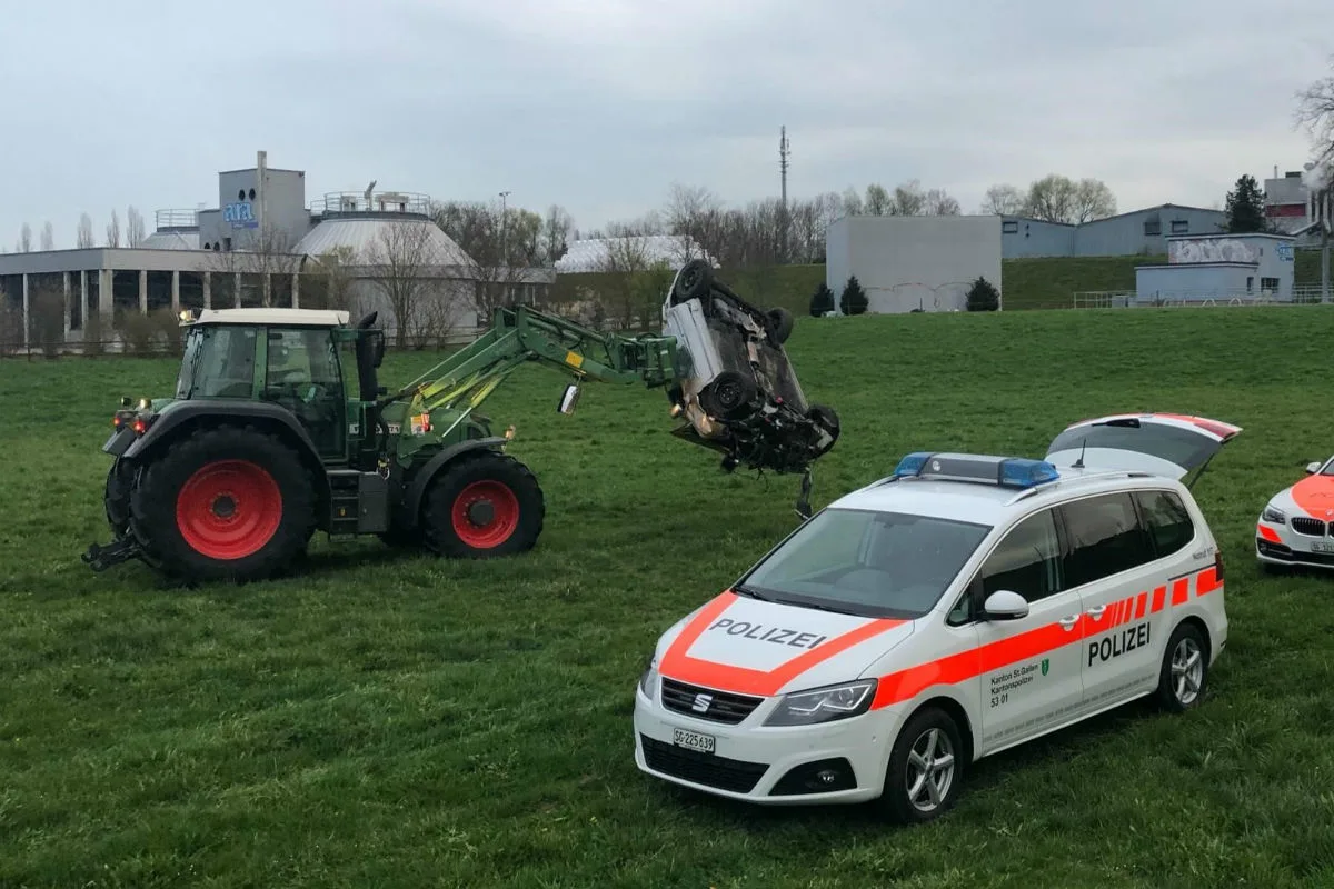 Niederuzwil SG - Auto überschlagen – Zeugenaufruf