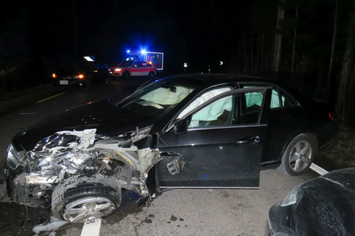 Bad Zurzach AG - Frontalkollision fordert drei Verletzte