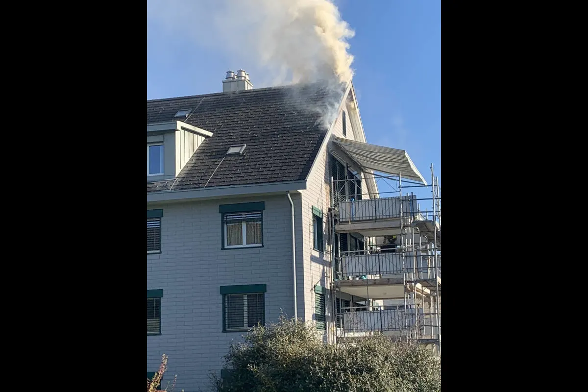 Brand in Herrliberg ZH – Dachstock in Flammen aufgegangen