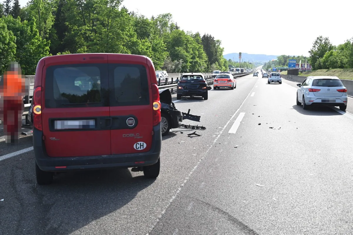  Züberwangen SG - 19-Jähriger musste stark abbremsen - Auffahrkollision auf der A1 war die Folge