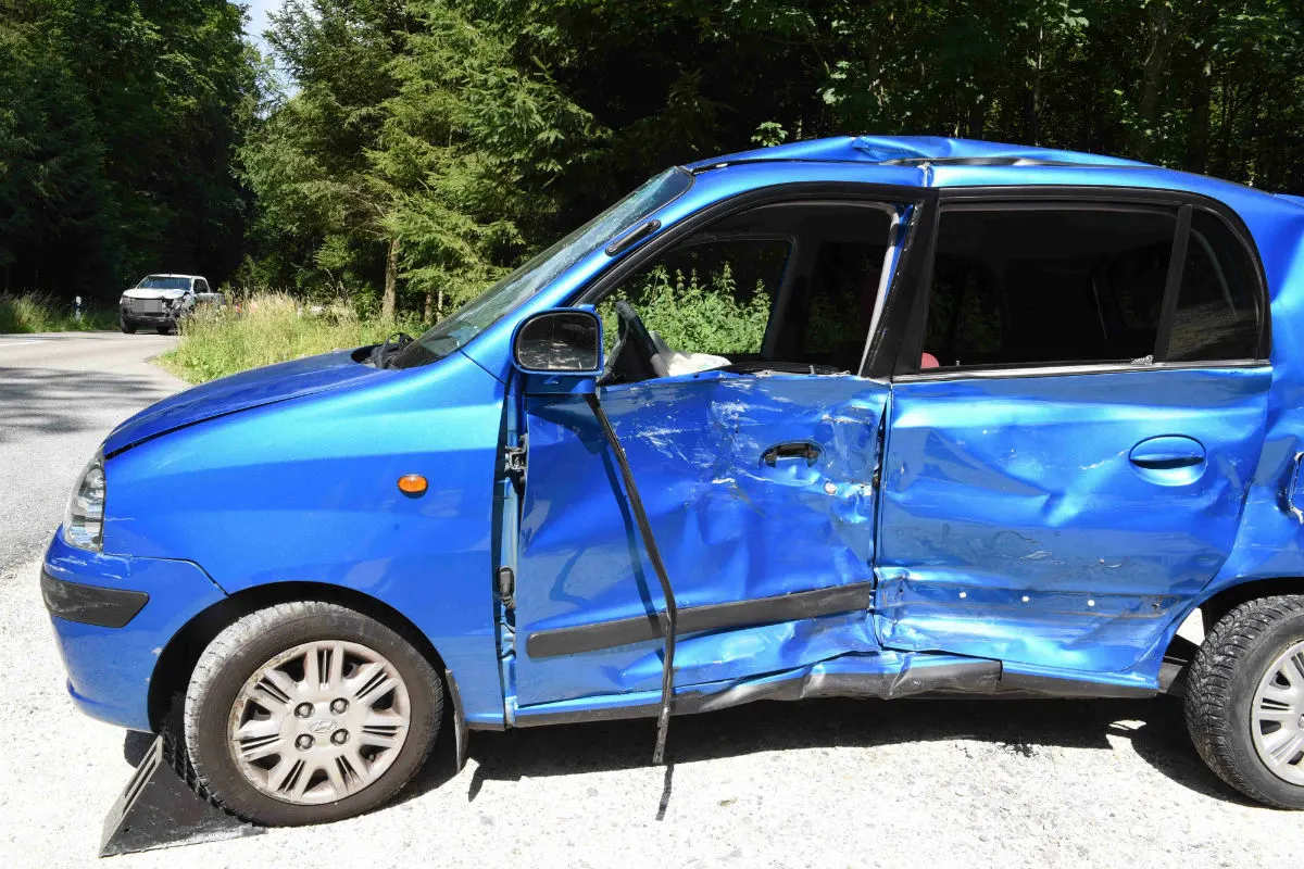 Subingen SO - Autolenkerin nach Kollision verletzt