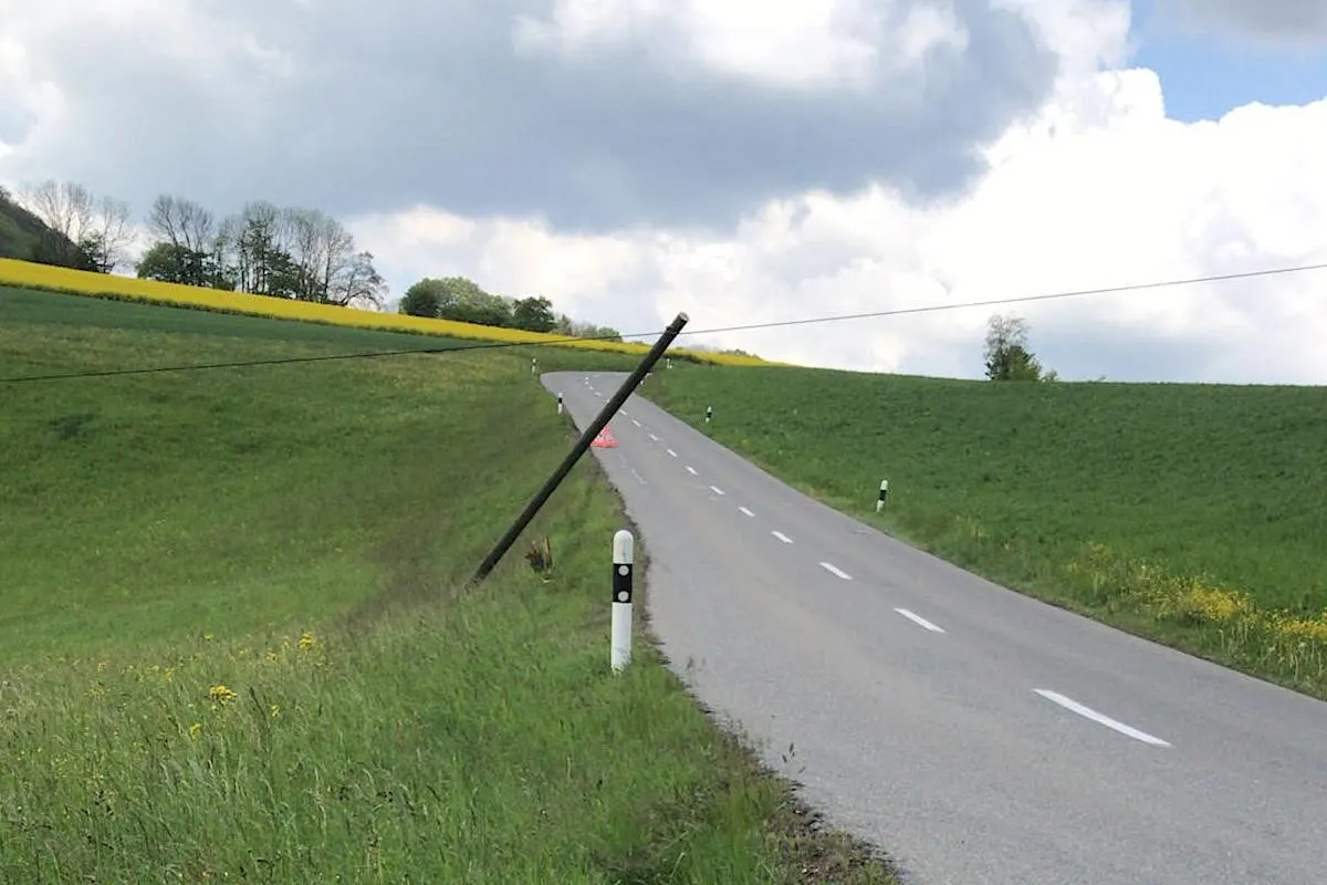 Thalheim AG - Telefonmast gerammt - Zeugenaufruf