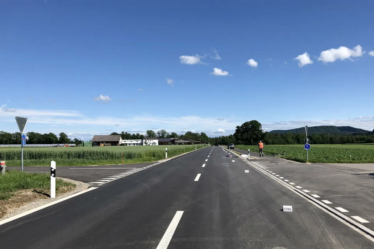 Rafz ZH - Velolenker bei Kollision mit Personenwagen tödlich verletzt