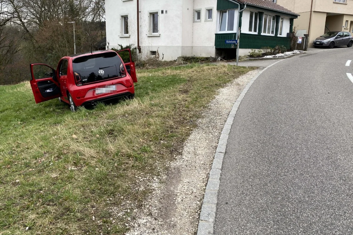 Burg AG - Gegen Hauswand geprallt - Unfallursache noch unklar