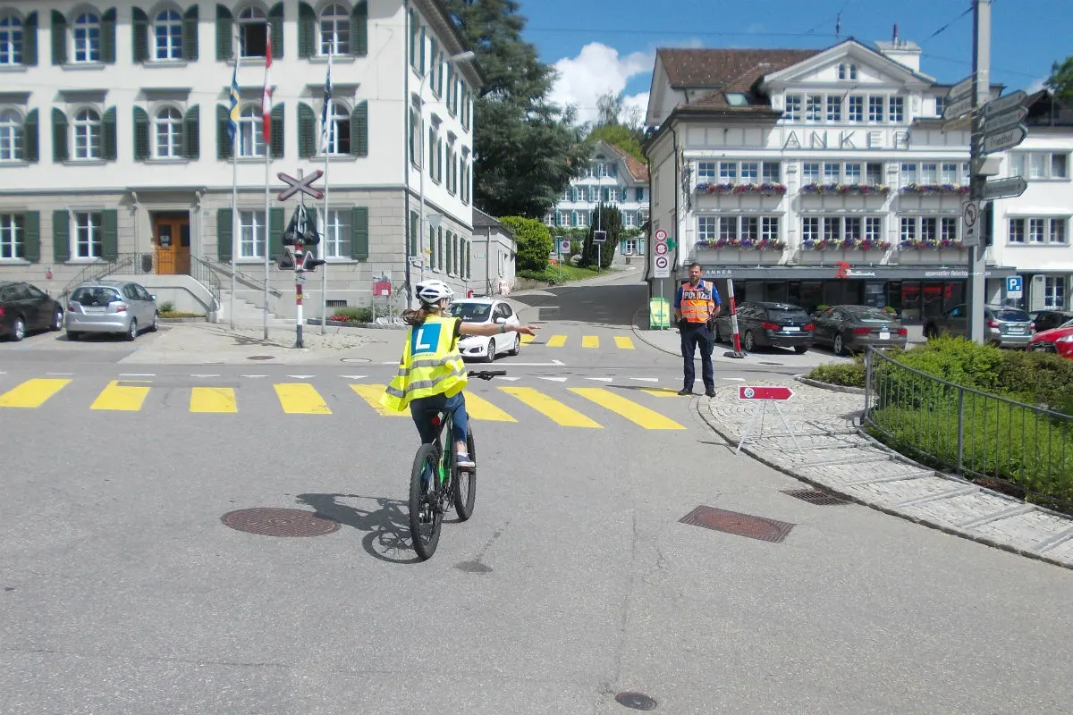 Teufen AR - 22 Schüler/innen bei Radfahrerprüfung fehlerfrei 