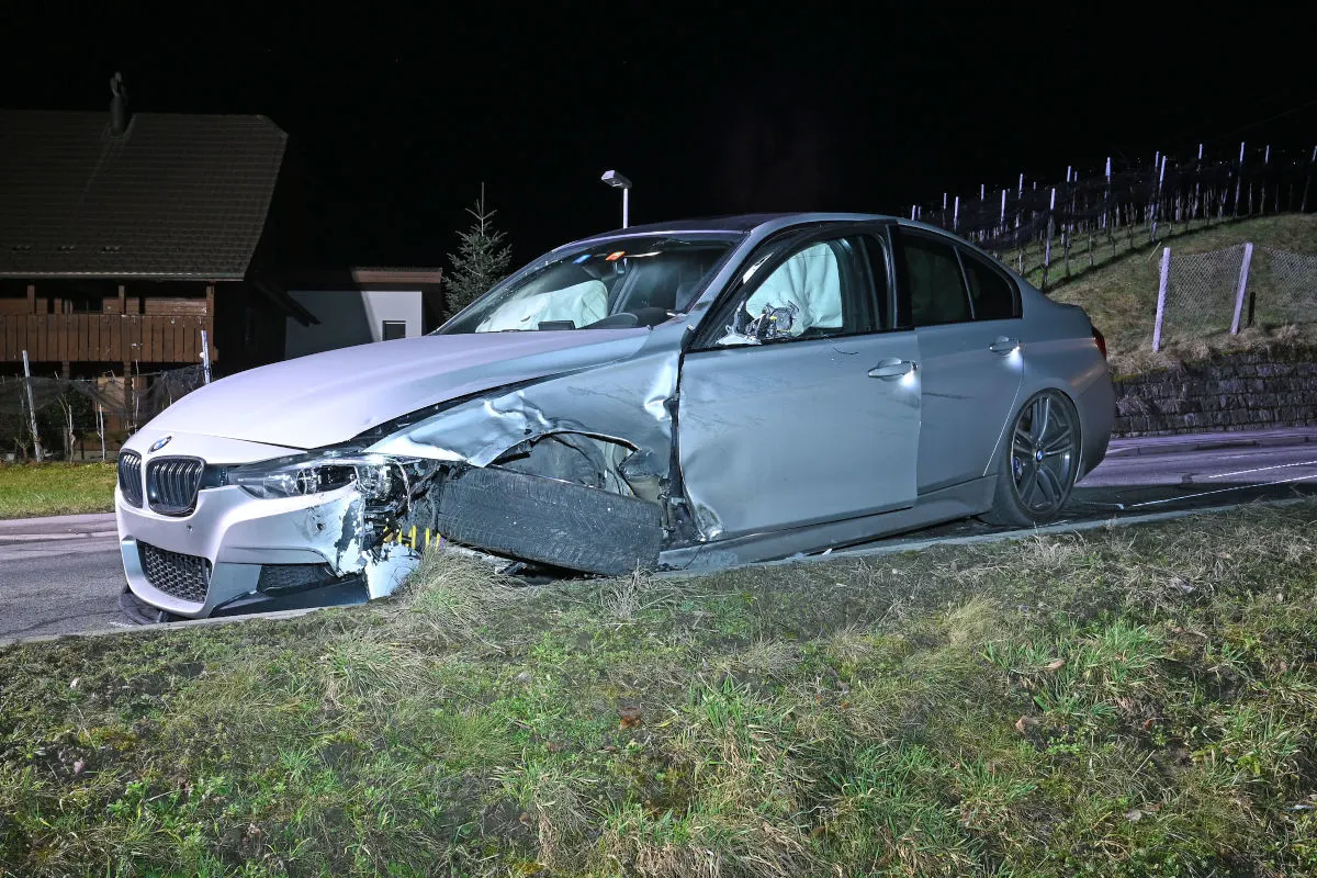 Ebikon LU – Motorradfahrerin bei Unfall lebensbedrohlich verletzt