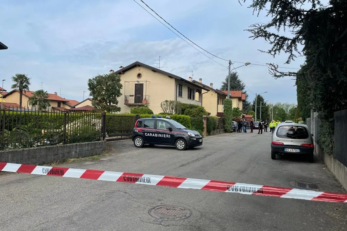 Samarate (It) - Mann tötet Frau und 16-jährige Tochter im Schlaf - sein Sohn überlebt schwerverletzt