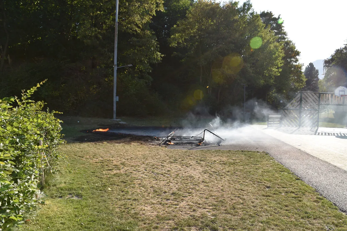 Domat/Ems GR - Jugendlicher löst Feuer aus