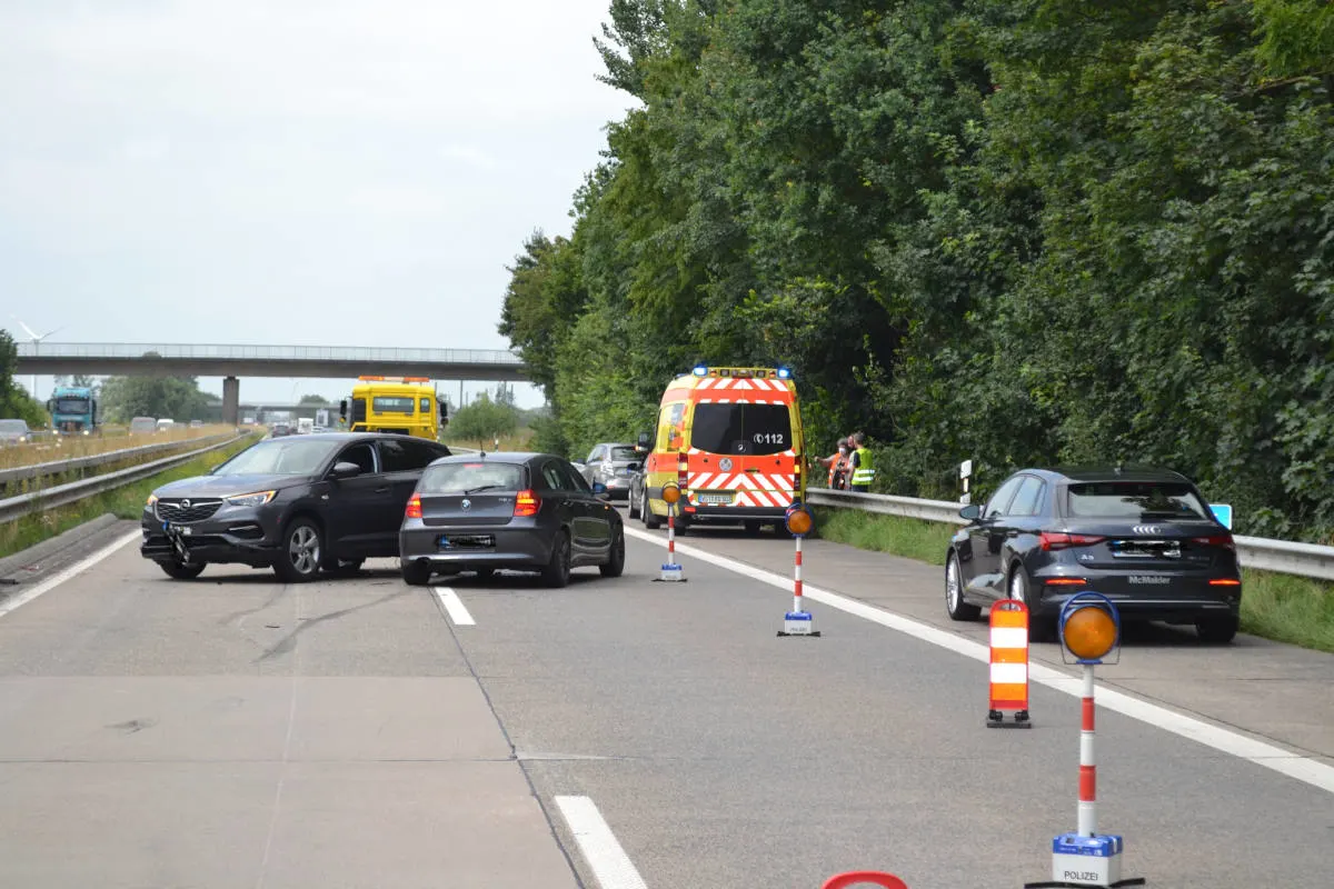 A29 Oldenburg – 2 Verkehrsunfälle infolge Staubildung auf der A29