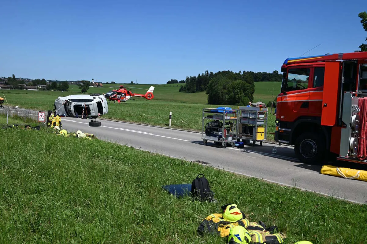 Lenggenwil SG - Schwerer Unfall nach Überholmanöver