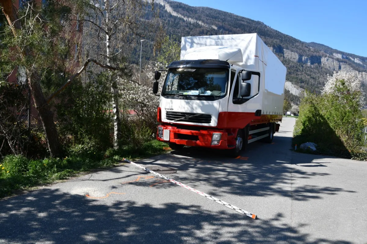 Chur GR - Junge Frau bei Frontalkollision mit Lastwagen schwer verletzt