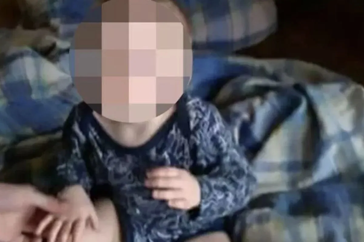 2-jähriges Kind wird von Aufpasser in Waschmaschine eingesperrt!  
