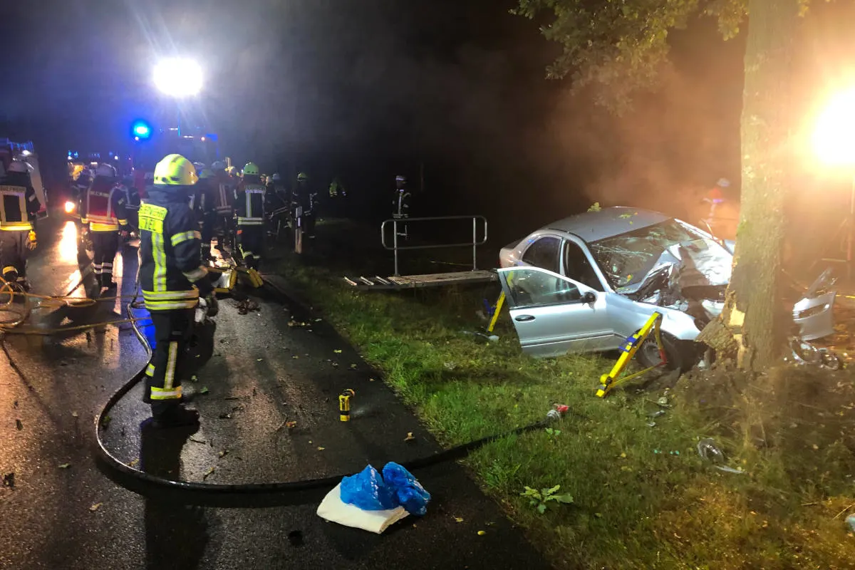 Kirchwalsede – Verkehrsunfall mit einer eingeklemmten Person