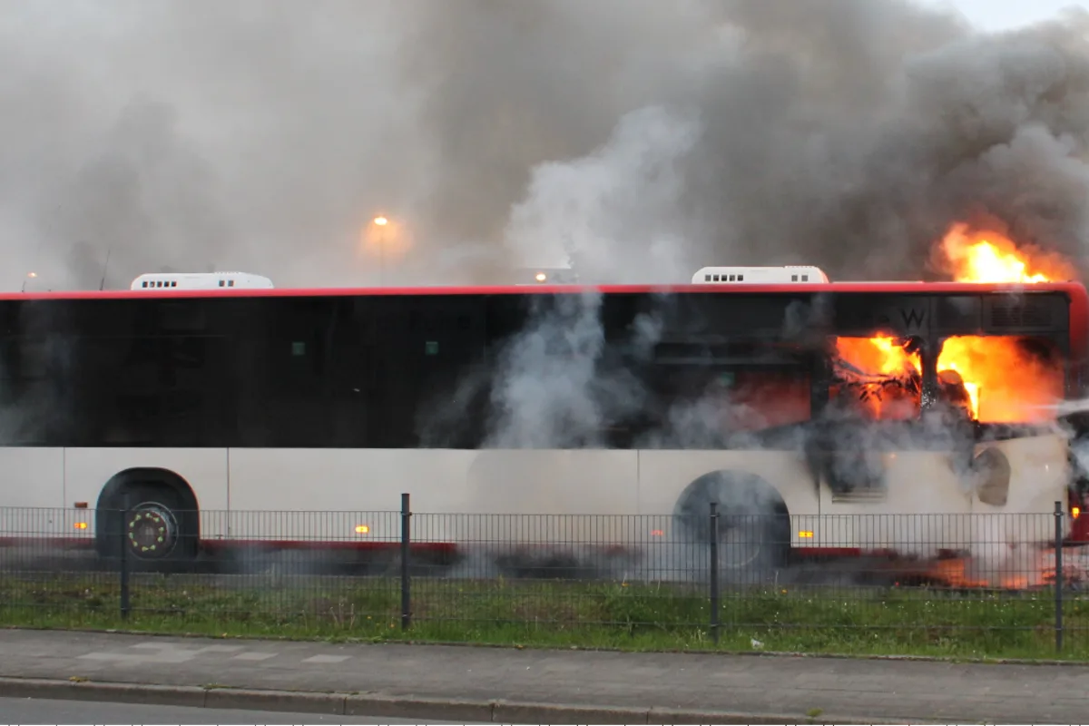  Linienbus in Düren abgebrannt