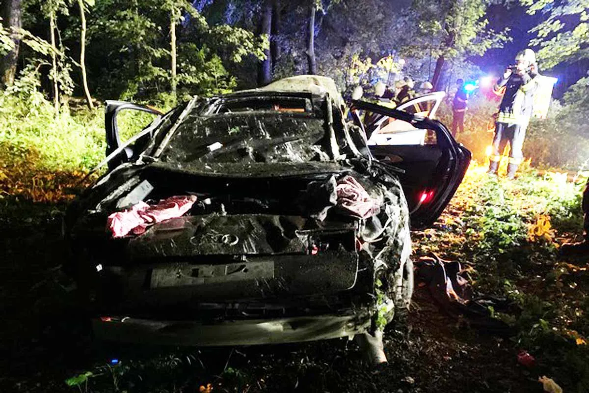 Bad Salzuflen - Drei Menschen bei Unfall zum Teil lebensgefährlich verletzt 