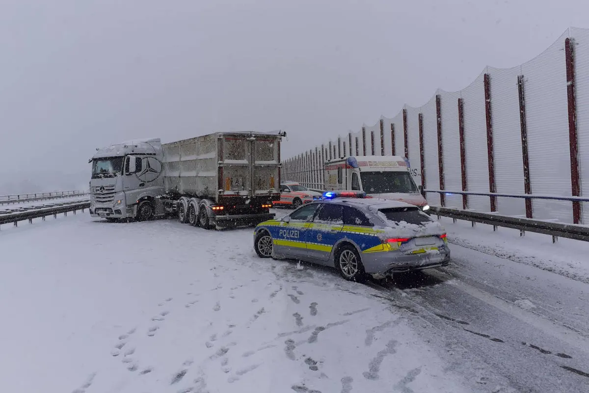 Thüringen – Aprilwetter bringt Schnee und glatte Straßen mit sich