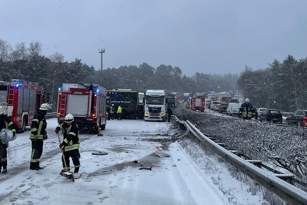 Bundesautobahn 6 nach mehreren Unfällen gesperrt 