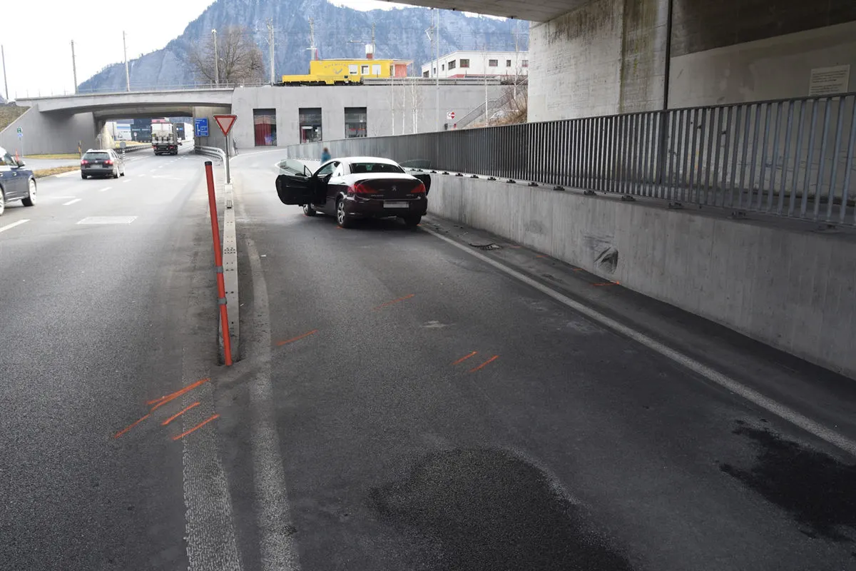 Maienfeld GR – Junglenkerin kollidiert mit Betonmauer