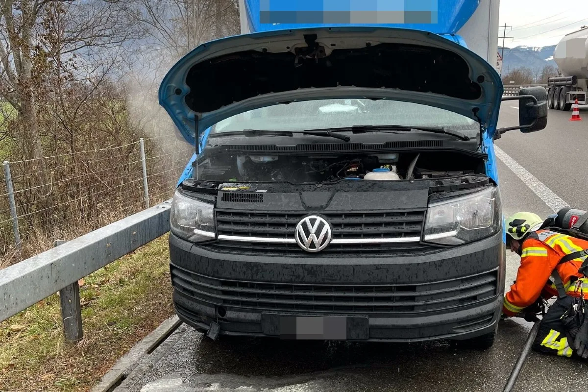 Mels SG - Brand von Lieferwagen auf Autobahn