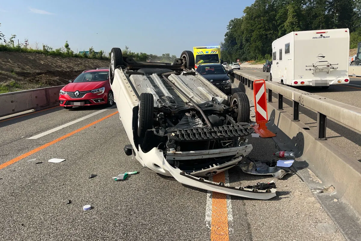 Unfall auf der A1 bei Deitingen SO – Auto überschlägt sich nach Kollision