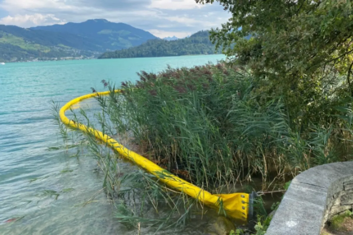 Risch Rotkreuz ZG - Mehrere Liter Diesel aus einem Treibstofftank ausgelaufen