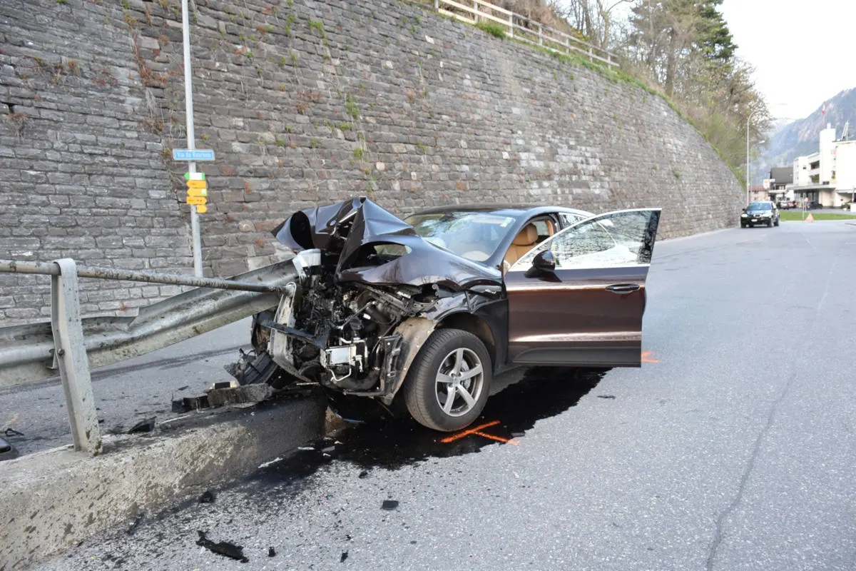 Ilanz GR - Verletzter Lenker und hoher Sachschaden