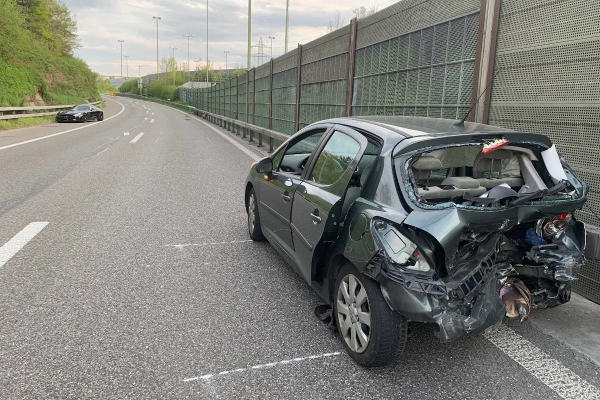 A51 Wallisellen ZH – Verkehrsunfall fordert zwei Verletzte – Zeugenaufruf