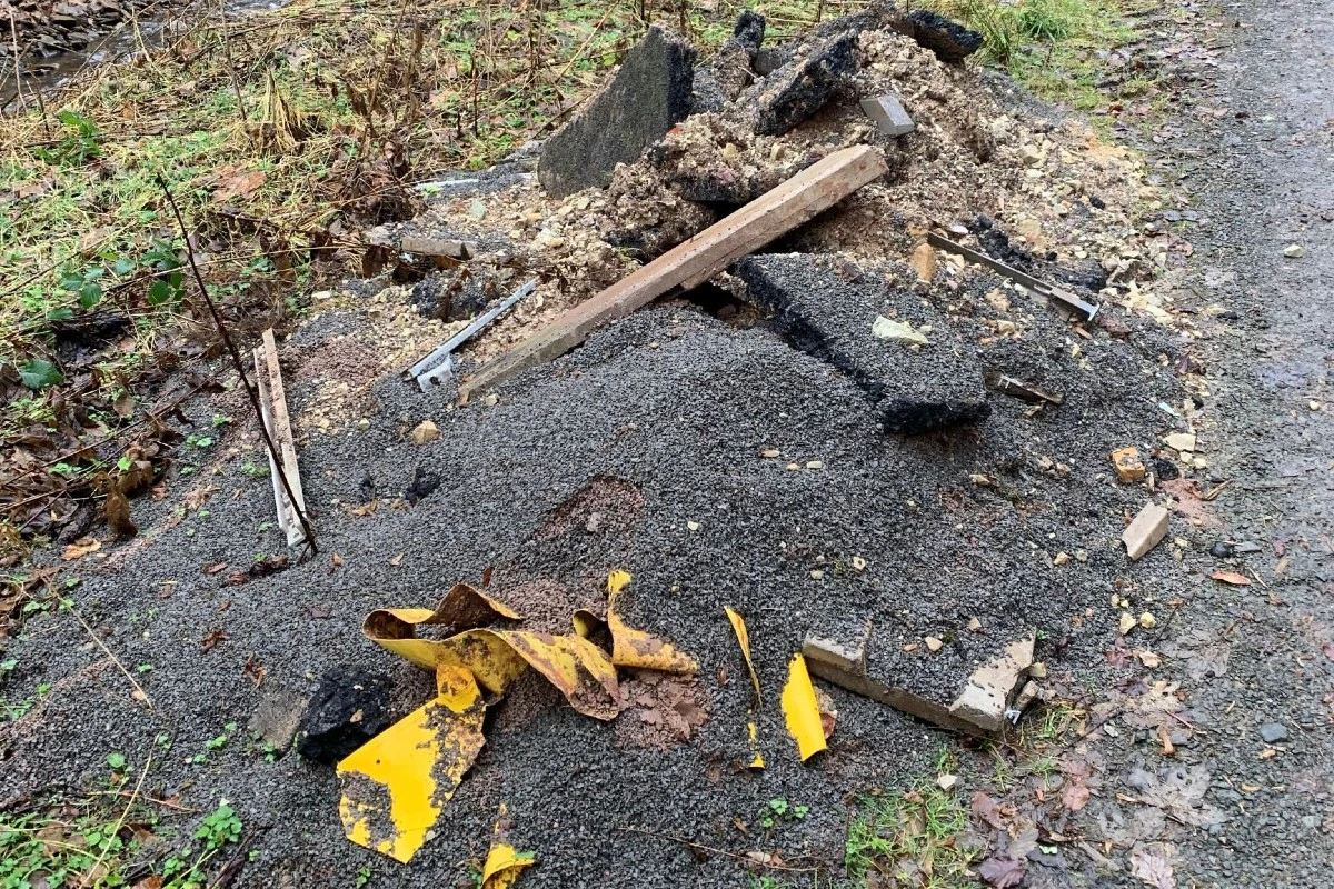 Daun-Weiersbach - Illegale Entsorgung von Bauschutt im Wald