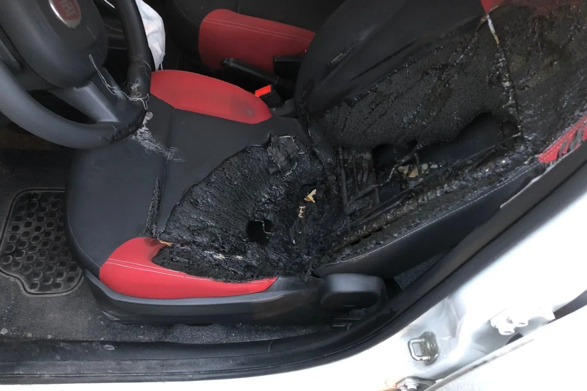 Brand in Schänis SG  - Fiat gerät auf Parkplatz in Brand