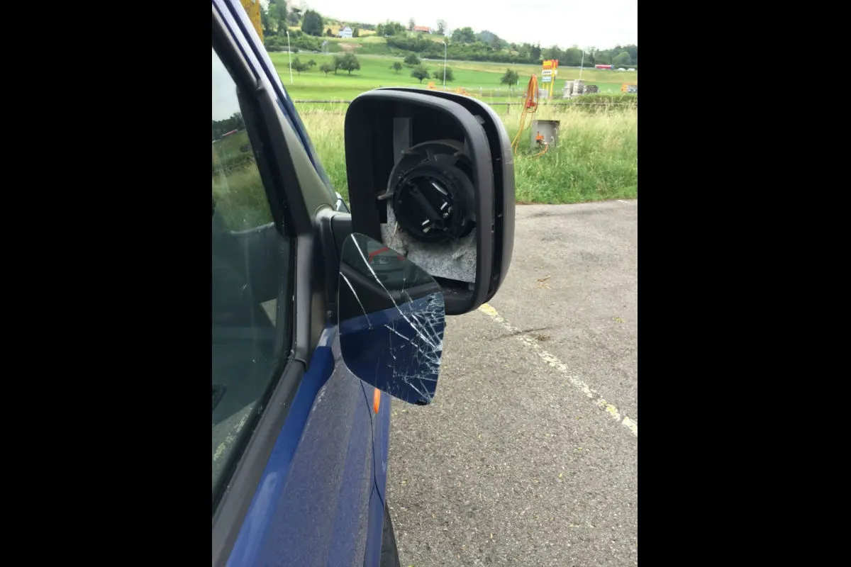 Gossau SG - Lieferwagen touchiert Kastenwagen - Zeugenaufruf