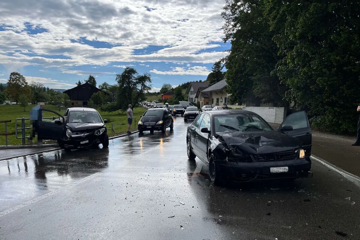 Oberuzwil SG - Unfall trotz Bremsmanöver
