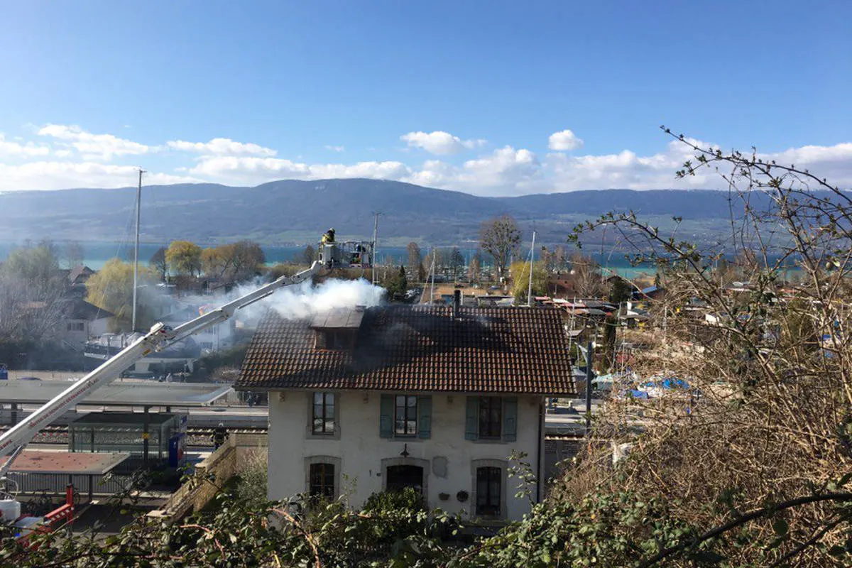 Cheyres FR - Brand beim Bahnhof