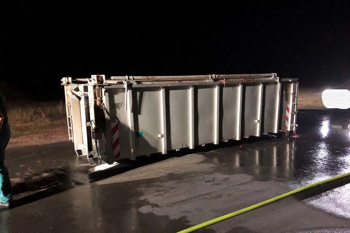 Wittlich - Verkehrsunfall eines Lkws mit Schlachtabfällen