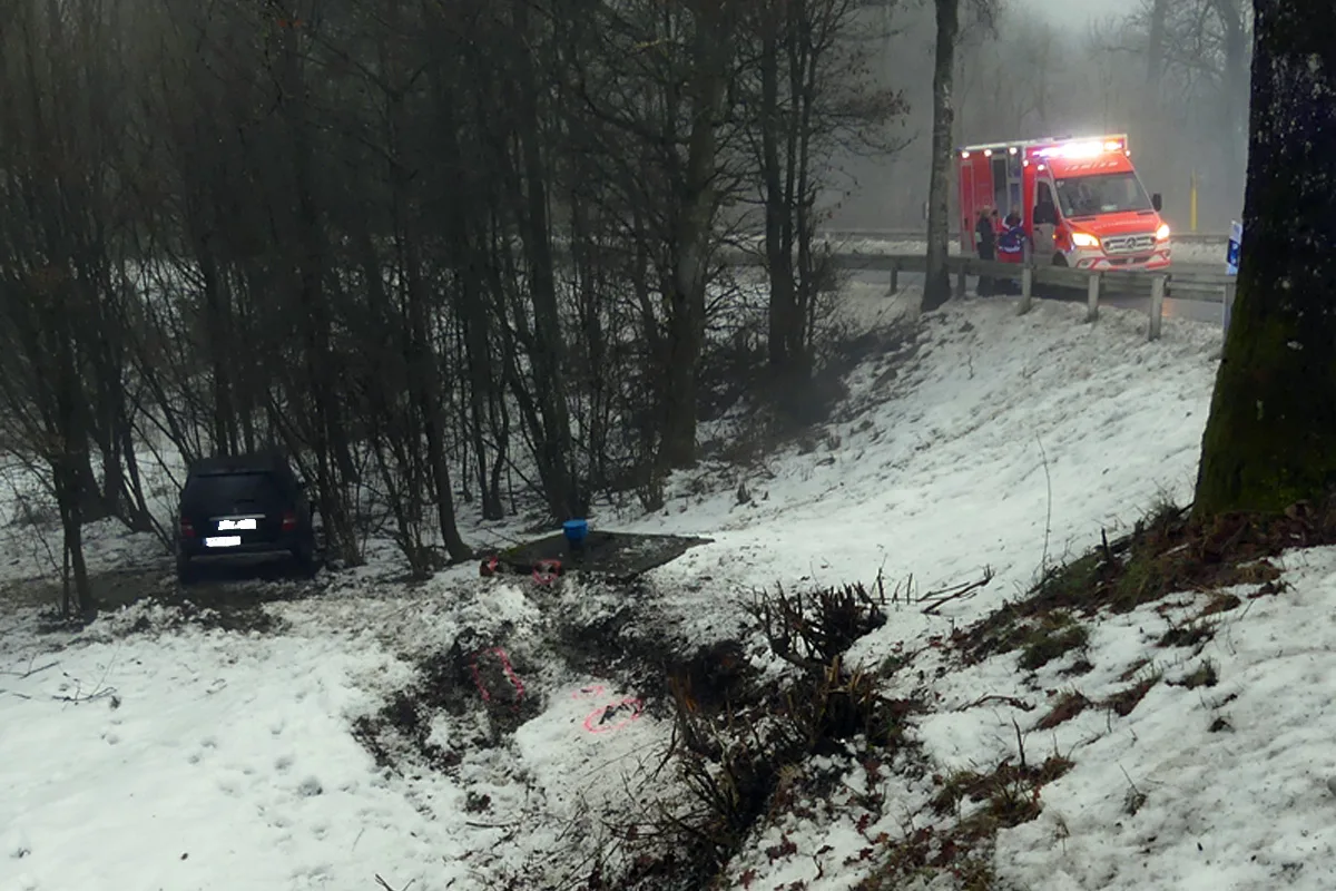 Gummersbach – Fahrer nach Unfall mit Mercedes schwer verletzt