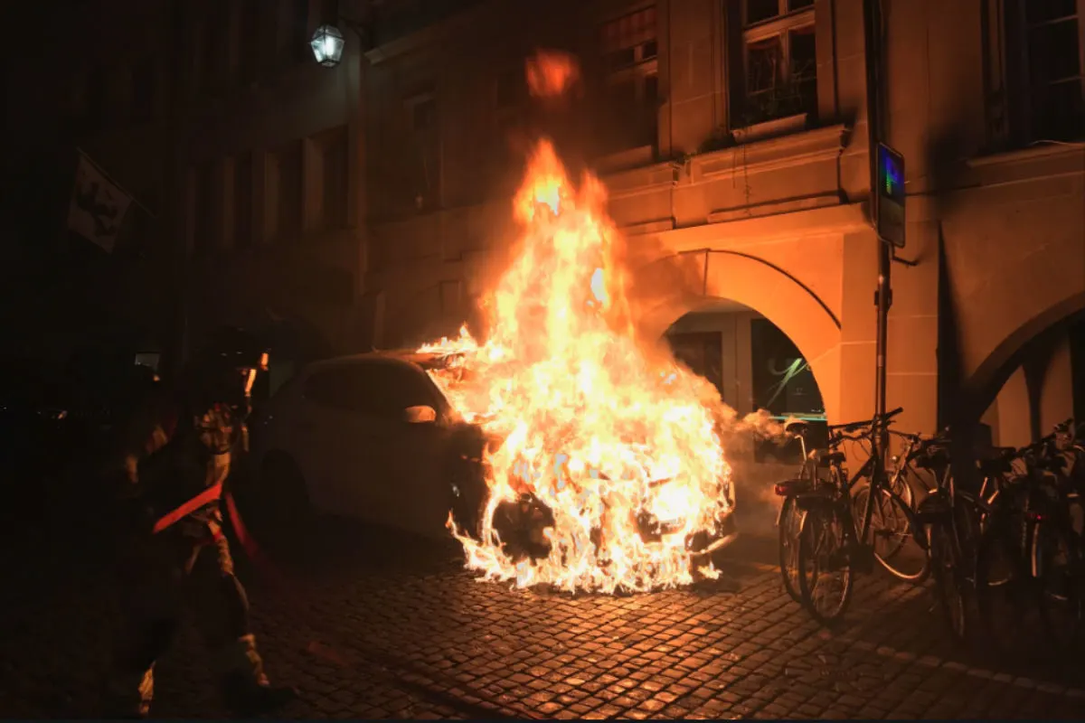 Bern BE - Maserati gerät in Vollbrand