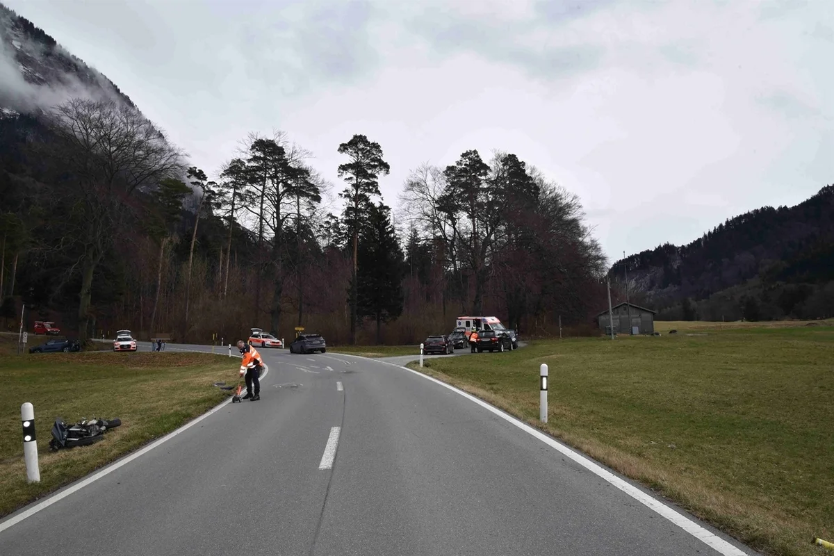 Fläsch GR - 18-jähriger Töfffahrer bei Unfall verletzt