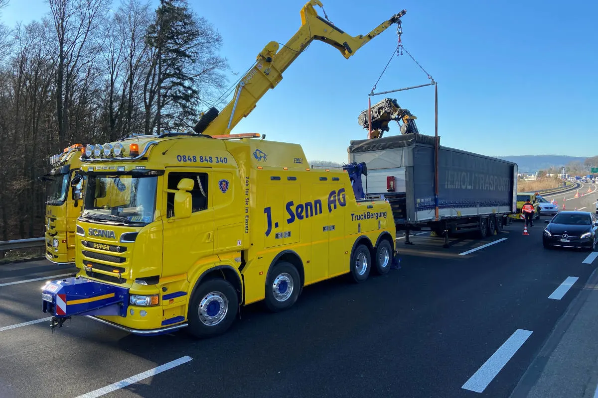 A1 Mülligen AG - Lastwagen blockierte Autobahn